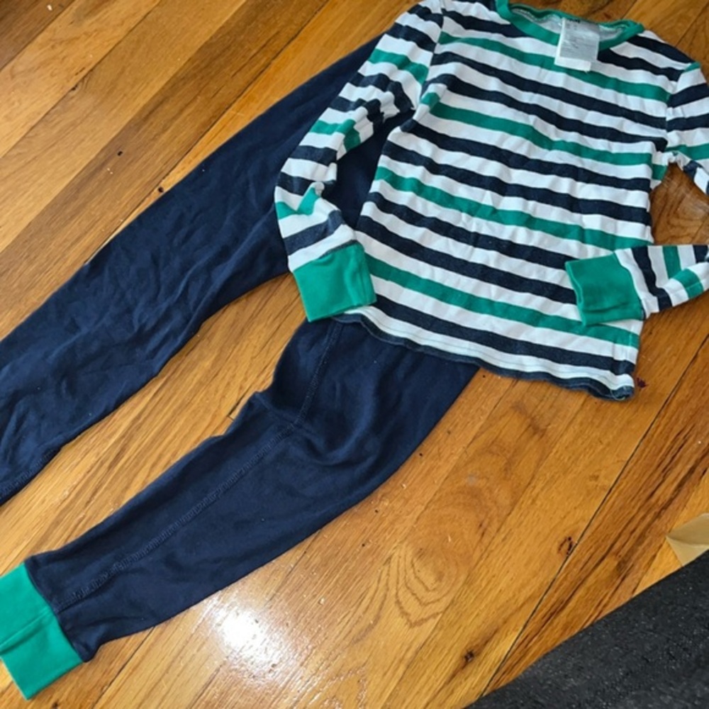 Kids H&M cotton navy and striped pj set size says 7 fit was 4T! EUC good fabric.